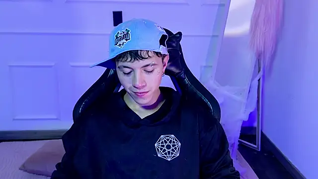 Snapshot of Justyn_Ross chatting on 10.19.25 Justyn Ross online show from 10.19.25