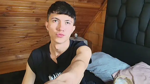 Snapshot of Justyn_Ross chatting on 10.31.25 Justyn Ross online show from 10.31.25