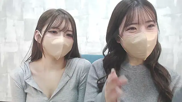 Snapshot of LOVE_MOMO_LOVE chatting on 02.04.25 LOVE MOMO LOVE online show from 02.04.25