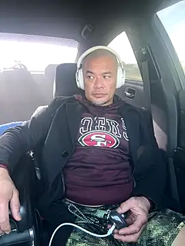 EatMyCake831 online show from 12.15.25