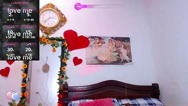 Snapshot of MeganCrouch chatting on 10.27.25 MeganCrouch online show from 10.27.25