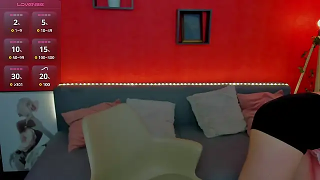 Lia Bloom  online show from 02.27.25
