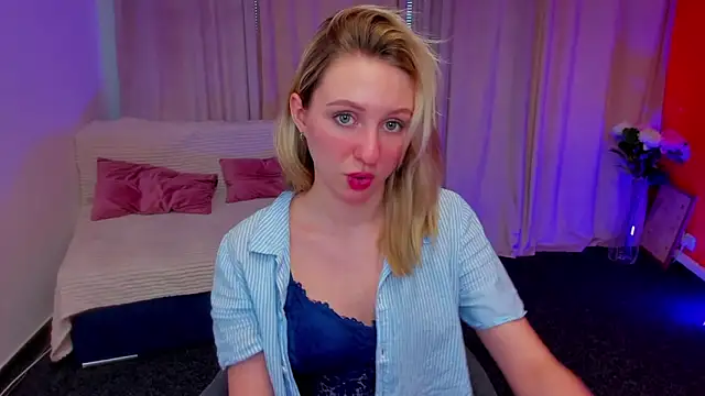 Lia Bloom  online show from 03.13.25
