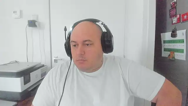 Snapshot of BigromeoXX chatting on 12.14.24 BigromeoXX online show from 12.14.24