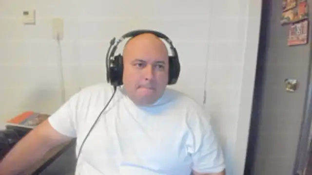 Snapshot of BigromeoXX chatting on 10.28.25 BigromeoXX online show from 10.28.25