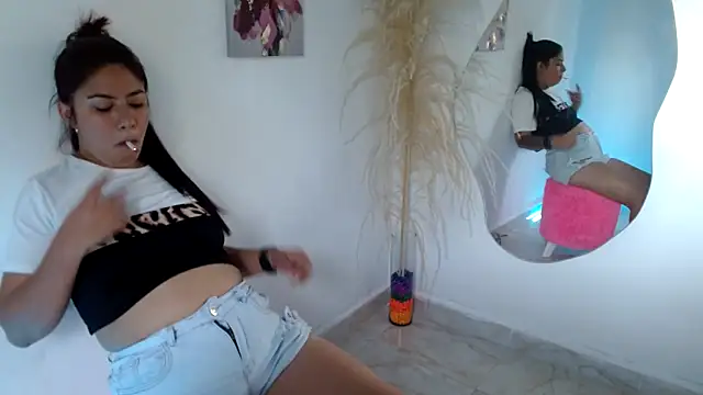 Snapshot of Mary_Pompis chatting on 12.14.24 Mary Pompis online show from 12.14.24