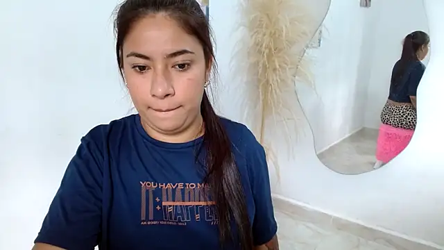 Snapshot of Mary_Pompis chatting on 01.04.25 Mary Pompis online show from 01.04.25