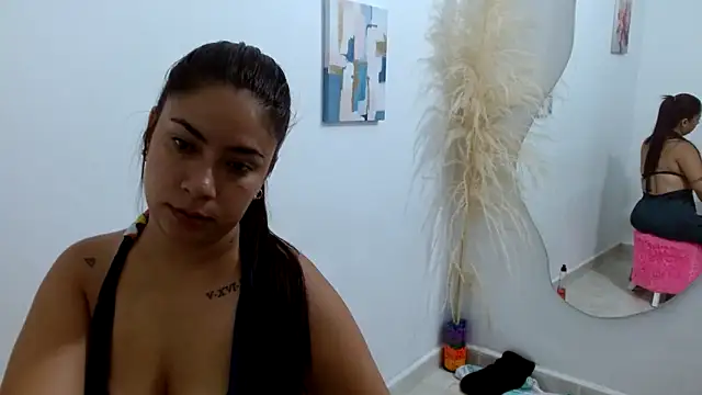 Snapshot of Mary_Pompis chatting on 01.04.25 Mary Pompis online show from 01.04.25