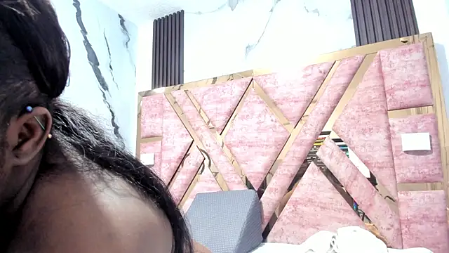 Snapshot of mia_alvares chatting on 11.12.25 mia alvares online show from 11.12.25