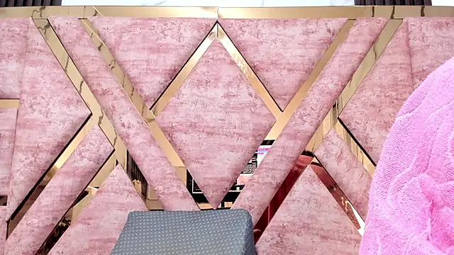 Snapshot of mia_alvares chatting on 12.14.25 mia alvares online show from 12.14.25