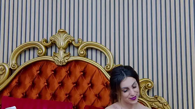 EmaSkyes online show from 02.08.25