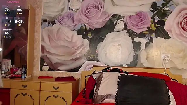 Snapshot of MarineSweet chatting on 09.28.25 MarineSweet online show from 09.28.25