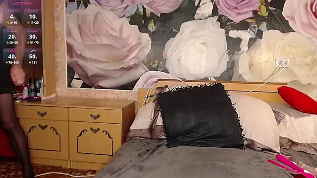 Snapshot of MarineSweet chatting on 10.17.25 MarineSweet online show from 10.17.25