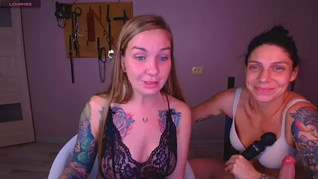 Snapshot of Carrie_Moonshine chatting on 10.13.25 Carrie Moonshine online show from 10.13.25