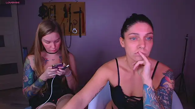 Snapshot of Carrie_Moonshine chatting on 10.23.25 Carrie Moonshine online show from 10.23.25