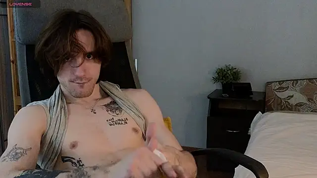Snapshot of misterhult chatting on 01.17.25 misterhult online show from 01.17.25