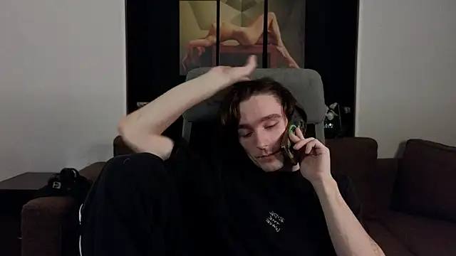 Snapshot of misterhult chatting on 01.24.25 misterhult online show from 01.24.25