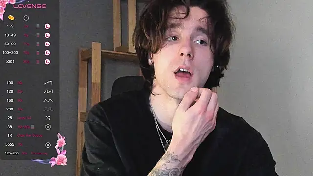 Snapshot of misterhult chatting on 01.30.25 misterhult online show from 01.30.25