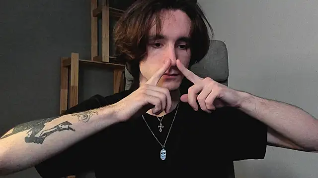 Snapshot of misterhult chatting on 02.06.25 misterhult online show from 02.06.25