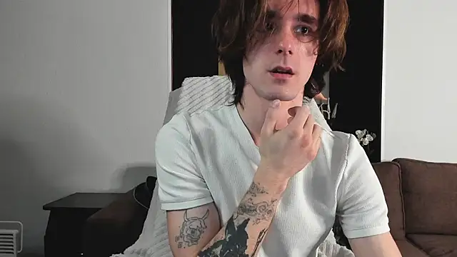 Snapshot of misterhult chatting on 02.14.25 misterhult online show from 02.14.25