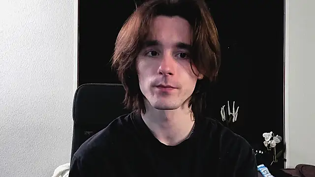 Snapshot of misterhult chatting on 02.19.25 misterhult online show from 02.19.25