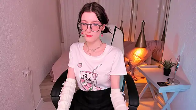 Snapshot of Lil_Melanie_ chatting on 01.18.25 Lil Melanie  online show from 01.18.25