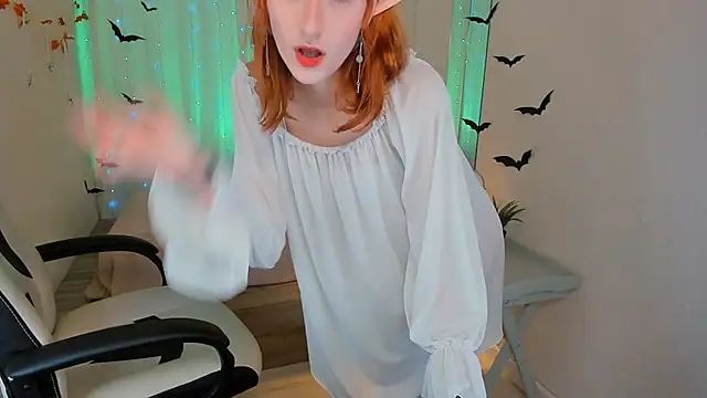 Snapshot of Lil_Melanie_ chatting on 10.27.25 Lil Melanie  online show from 10.27.25