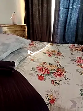 Snapshot of kaamuk_shweta chatting on 12.02.25 kaamuk shweta online show from 12.02.25