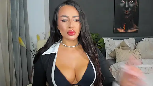 Snapshot of Sonia__Rey chatting on 10.23.25 Sonia Rey online show from 10.23.25