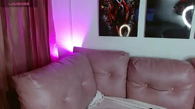 hinataleecs online show from 12.19.25