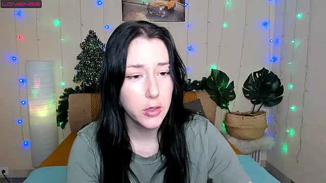 Snapshot of adell_berry chatting on 12.20.24 adell berry online show from 12.20.24