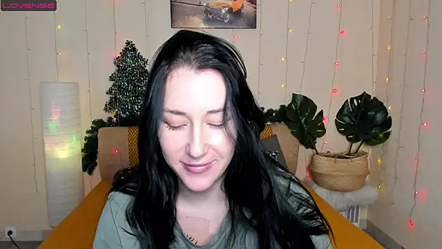 Snapshot of adell_berry chatting on 12.20.24 adell berry online show from 12.20.24