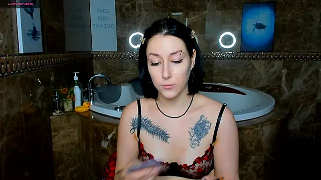 Snapshot of adell_berry chatting on 03.19.25 adell berry online show from 03.19.25