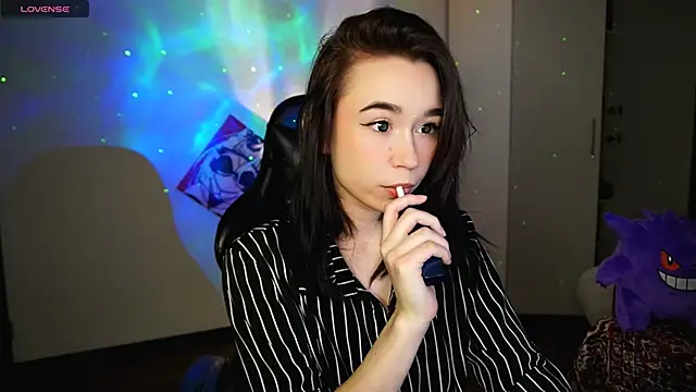 Snapshot of Kimiko__ chatting on 02.19.25 Kimiko   online show from 02.19.25