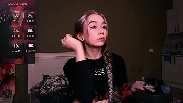 Snapshot of Kimiko__ chatting on 10.25.25 Kimiko   online show from 10.25.25