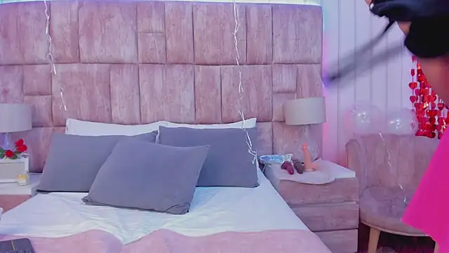 Snapshot of Cloesweet_1 chatting on 02.14.25 Cloesweet 1 online show from 02.14.25