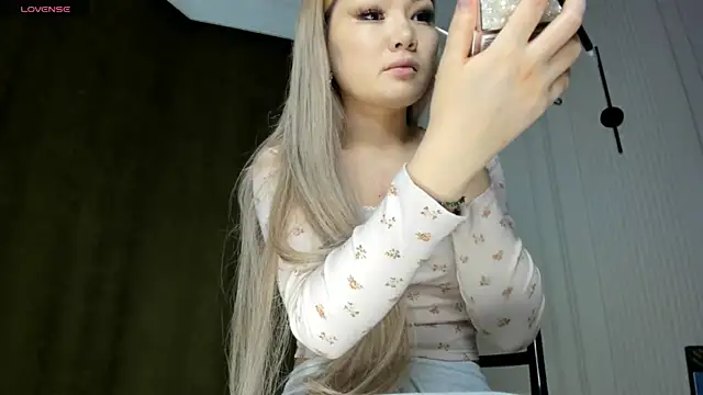 Snapshot of Xiao_Mei_ chatting on 02.28.25 Xiao Mei  online show from 02.28.25