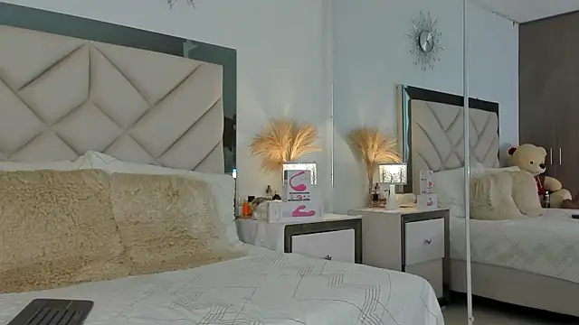 Snapshot of alexa_tobar chatting on 09.23.25 alexa tobar online show from 09.23.25