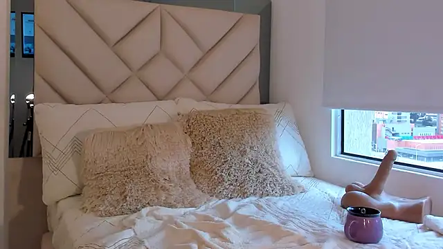 Snapshot of alexa_tobar chatting on 10.19.25 alexa tobar online show from 10.19.25