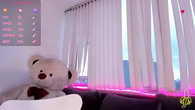 Emilly Rivera online show from 02.14.25