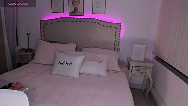 Emilly Rivera online show from 03.15.25