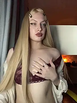 Snapshot of LolaBrattySweetie chatting on 10.15.25 LolaBrattySweetie online show from 10.15.25