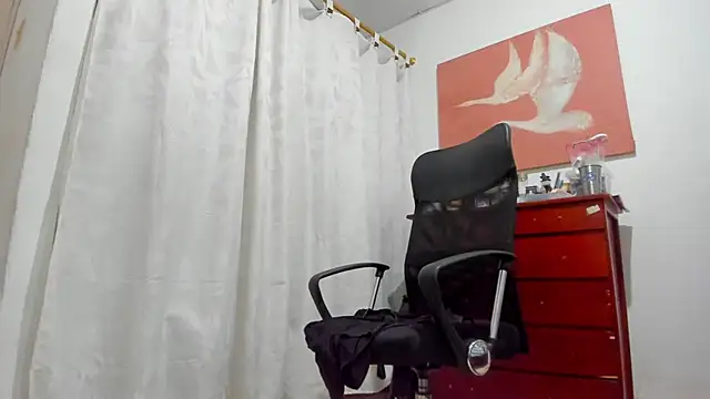 Snapshot of misstresbigcockts chatting on 01.11.25 misstresbigcockts online show from 01.11.25