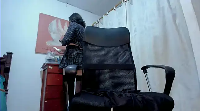 Snapshot of misstresbigcockts chatting on 03.11.25 misstresbigcockts online show from 03.11.25