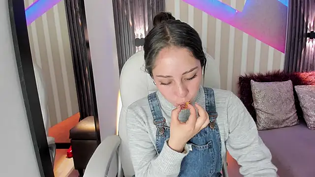 emily layton online show from 09.23.25