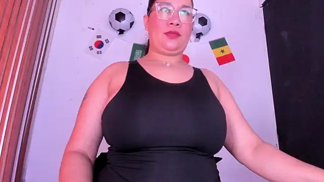 Snapshot of alondrabigtits chatting on 06.27.26 alondrabigtits online show from 06.27.26