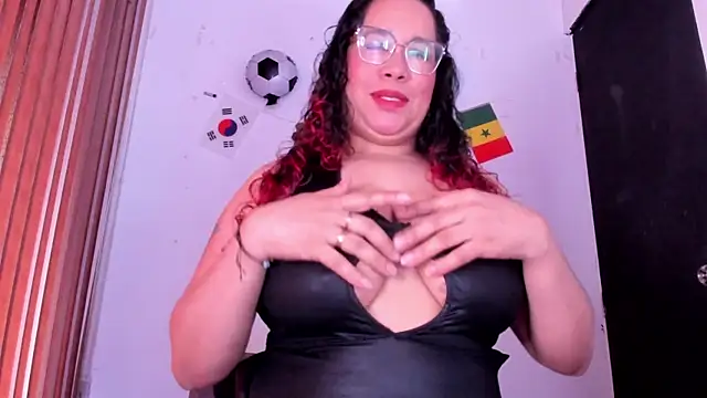 Snapshot of alondrabigtits chatting on 07.03.26 alondrabigtits online show from 07.03.26
