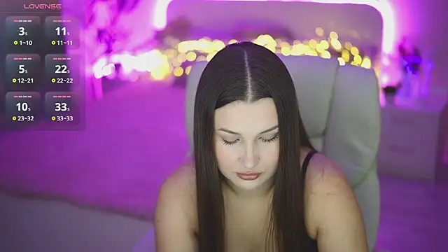 OneLaya online show from 10.04.25