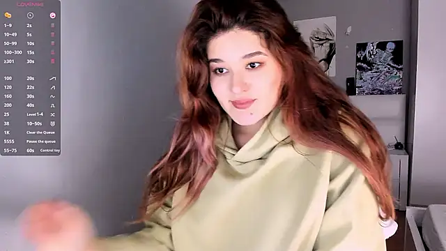 Snapshot of July_Slowdive chatting on 12.06.24 July Slowdive online show from 12.06.24