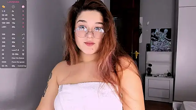 Snapshot of July_Slowdive chatting on 12.07.24 July Slowdive online show from 12.07.24